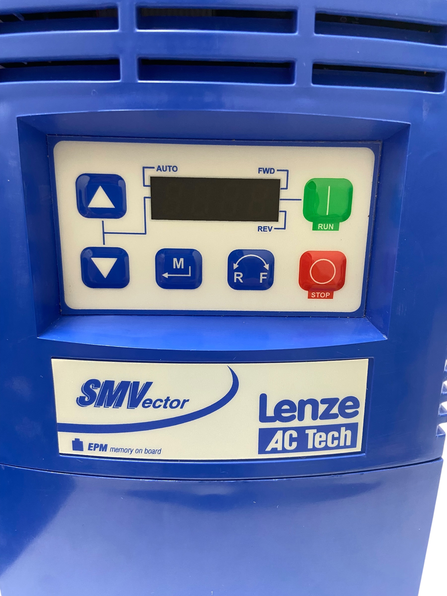 lenze-esv552n02txb-smvector-vfd-7-5hp-208-240v-3-phase-ac-drive-nema-1-rubby-pueyo-20260527-152323-660520