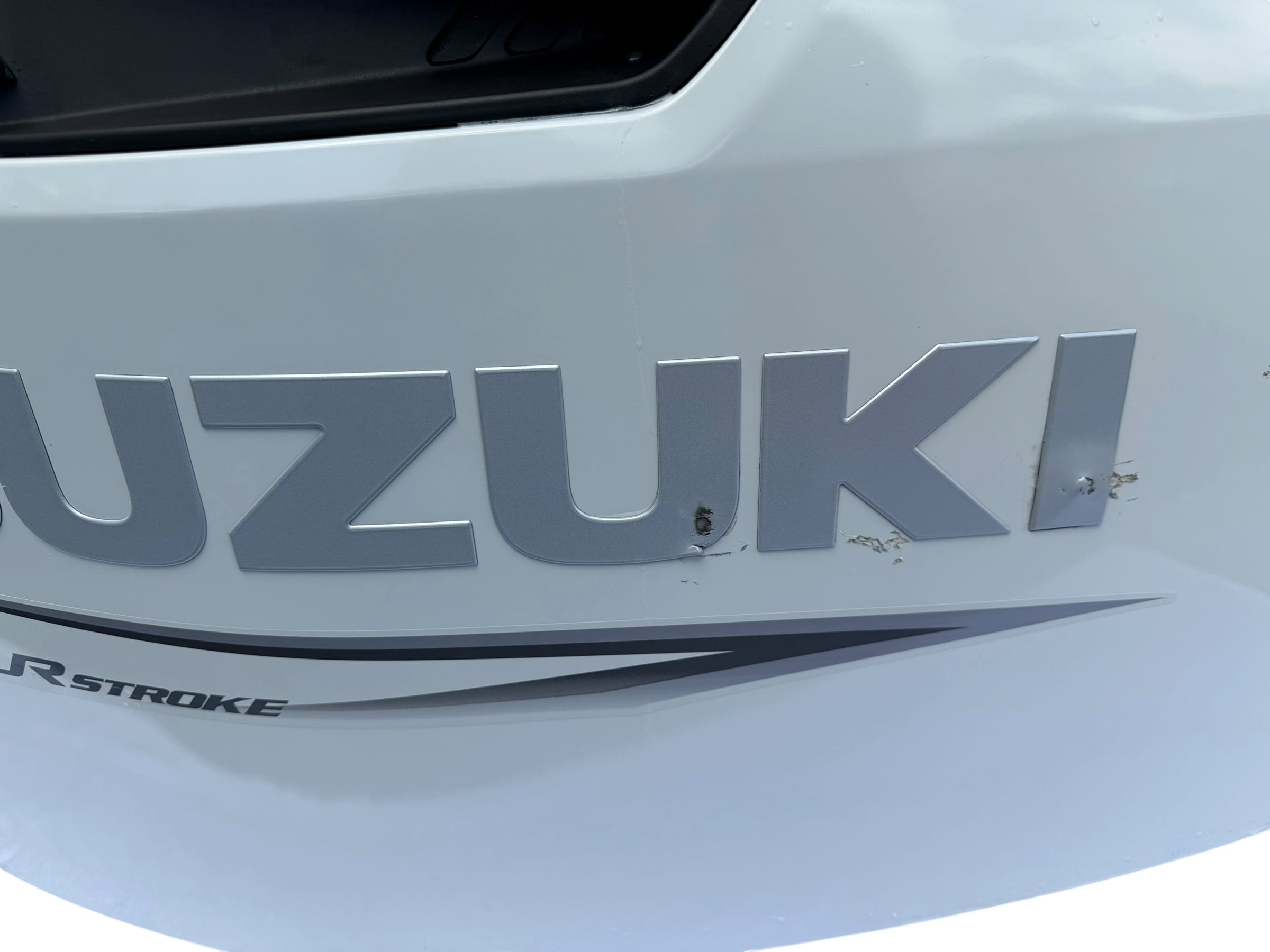 suzuki-61420-98810-y5s-outboard-engine-top-cowling-df300-4-stroke-damaged-oem-rubby-pueyo-20260505-102745-430993