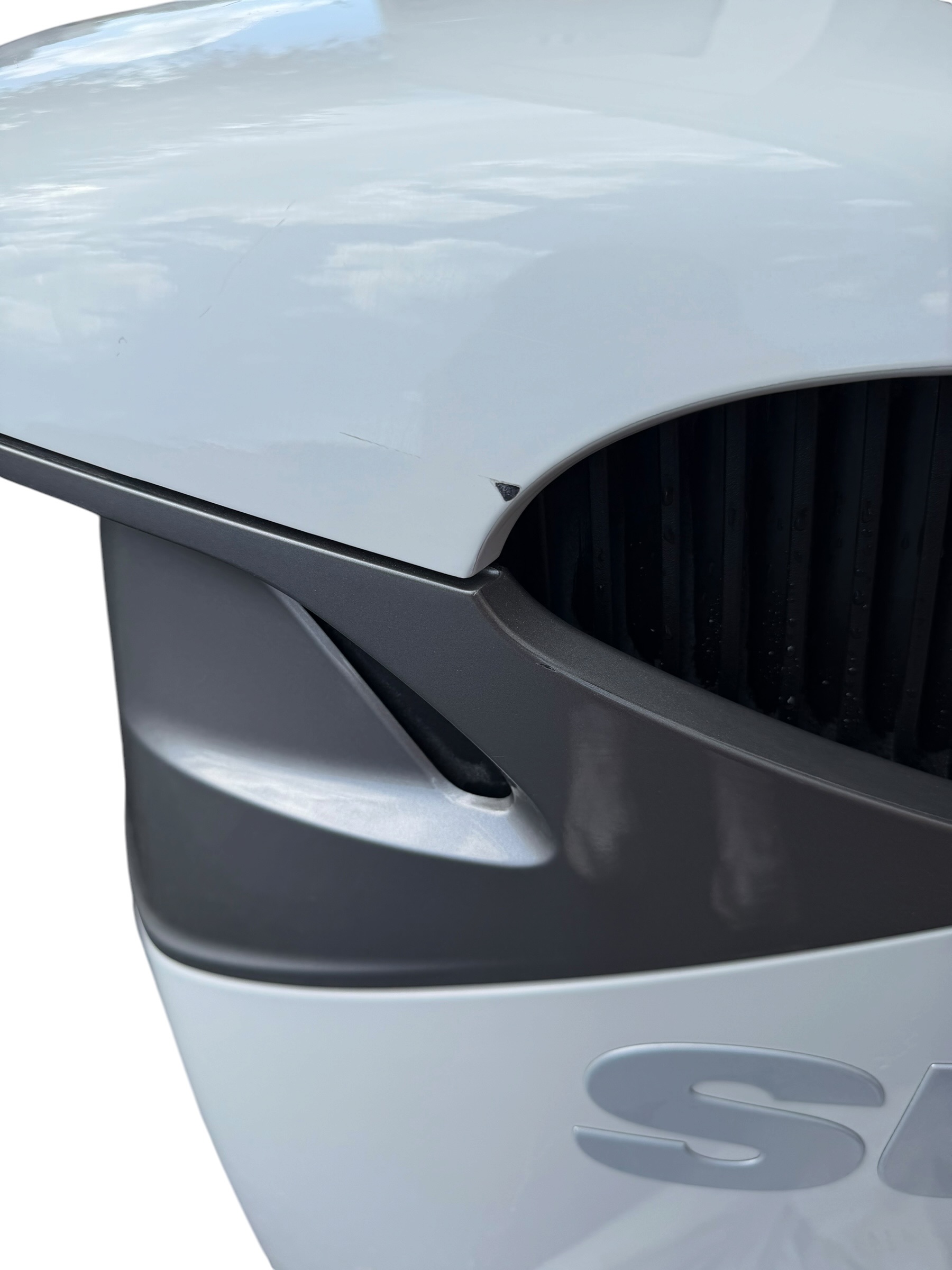 suzuki-61420-98823-bbk-outboard-engine-cover-cowling-white-and-grey-df350-rubby-pueyo-20260504-170653-58483