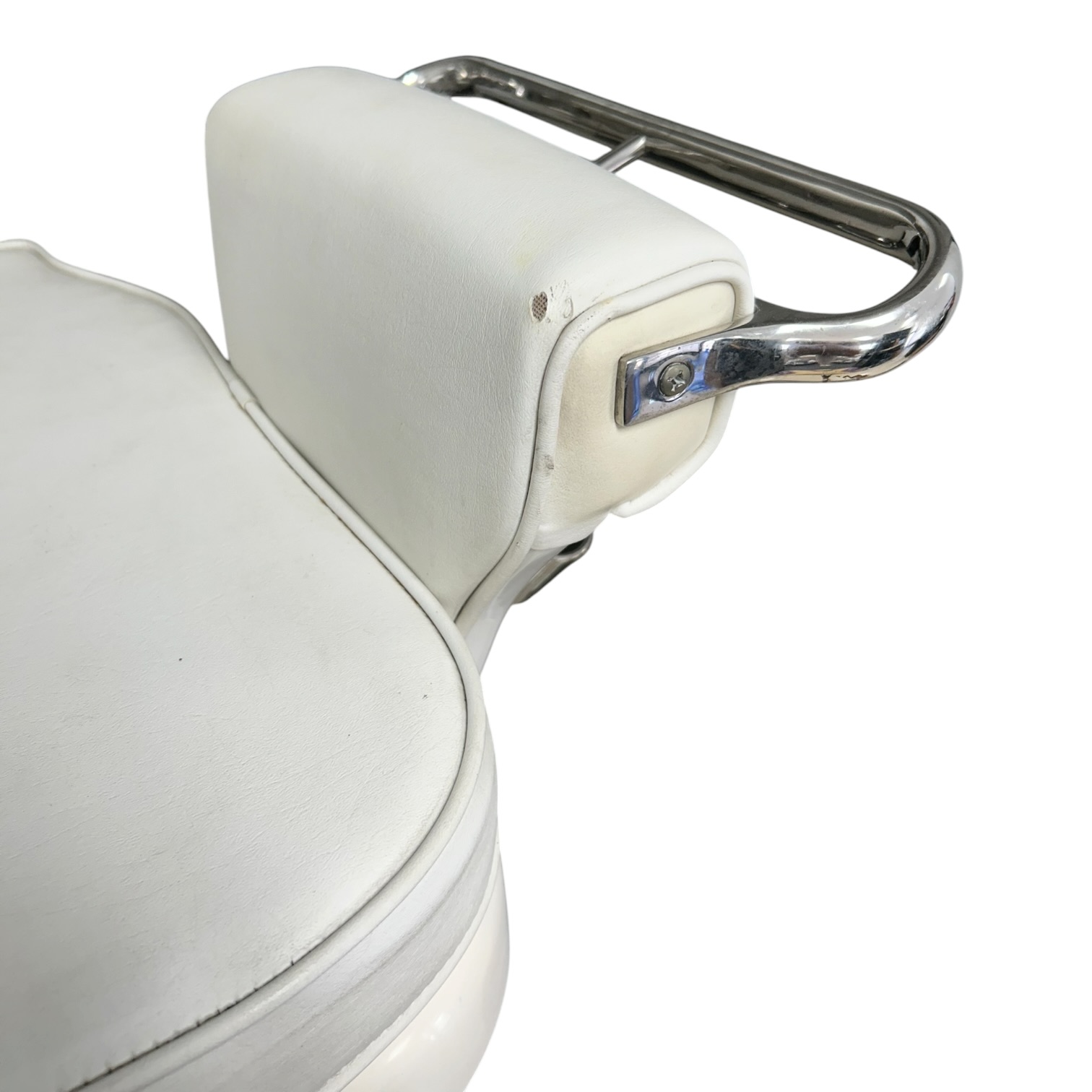 blue-water-marine-fighting-chair-white-w-foot-rest-some-blemishes-damage-felix-ommo33069-20260611-142114-197044