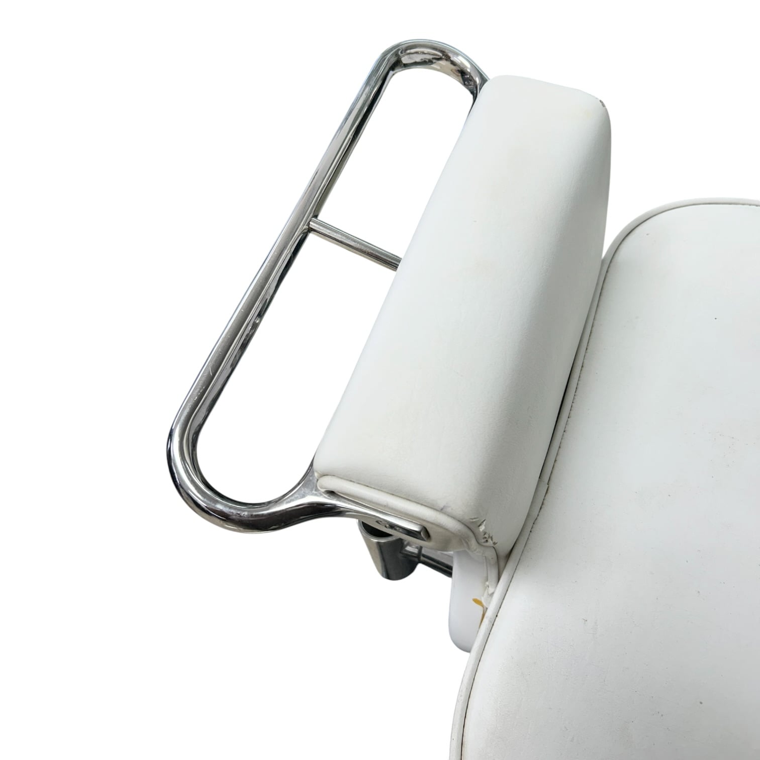blue-water-marine-fighting-chair-white-w-foot-rest-some-blemishes-damage-felix-ommo33069-20260611-142120-508382