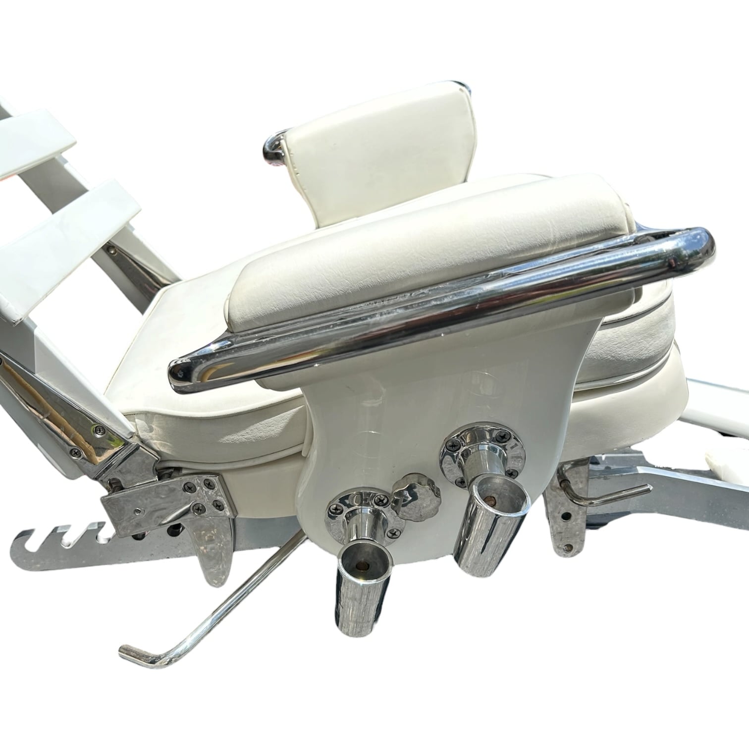 blue-water-marine-fighting-chair-white-w-foot-rest-some-blemishes-damage-felix-ommo33069-20260611-142126-499976
