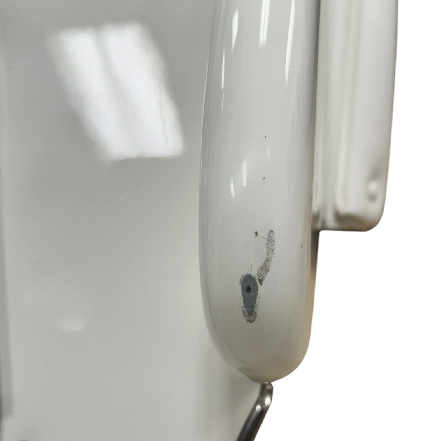 murray-products-white-ladderback-helm-chair-w-white-cushions-minor-damage-felix-ommo33069-20260616-111227-435006