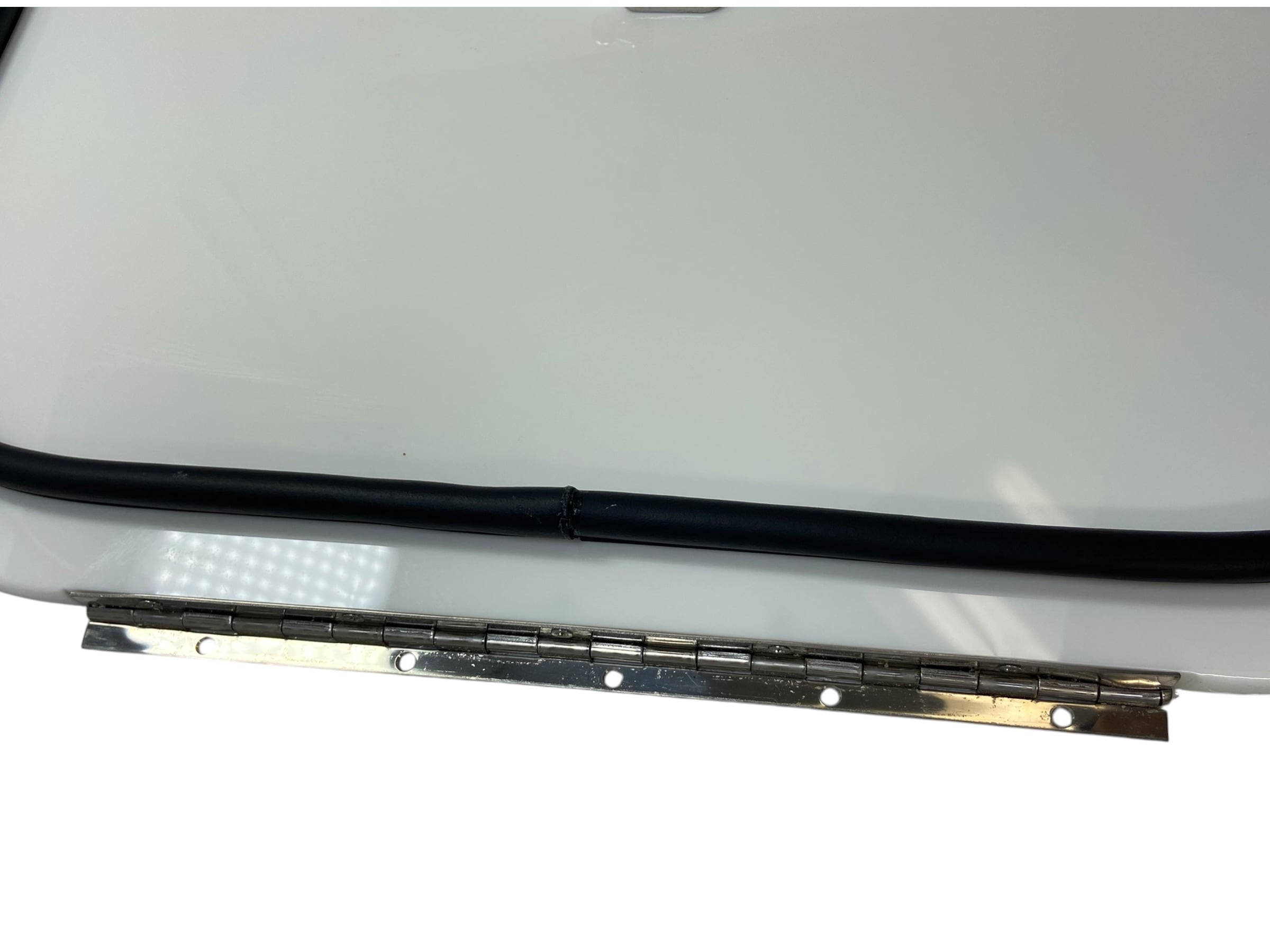 intrepid-40-cu-port-aft-hatch-18-3-4in-x-18-3-4in-w-gas-spring-8291052-new-rubby-pueyo-20260731-152032-205670