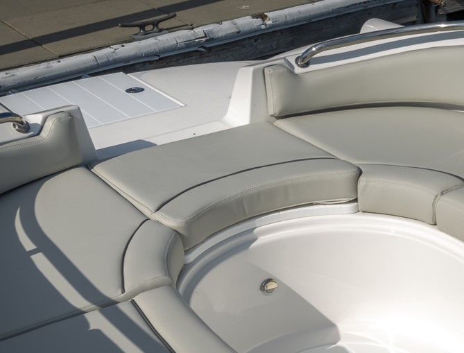 sea-pro-citation-2400-gray-bow-forward-center-cushion-gioia-sails-south-oem-evan-v33069-20260715-102452-854708