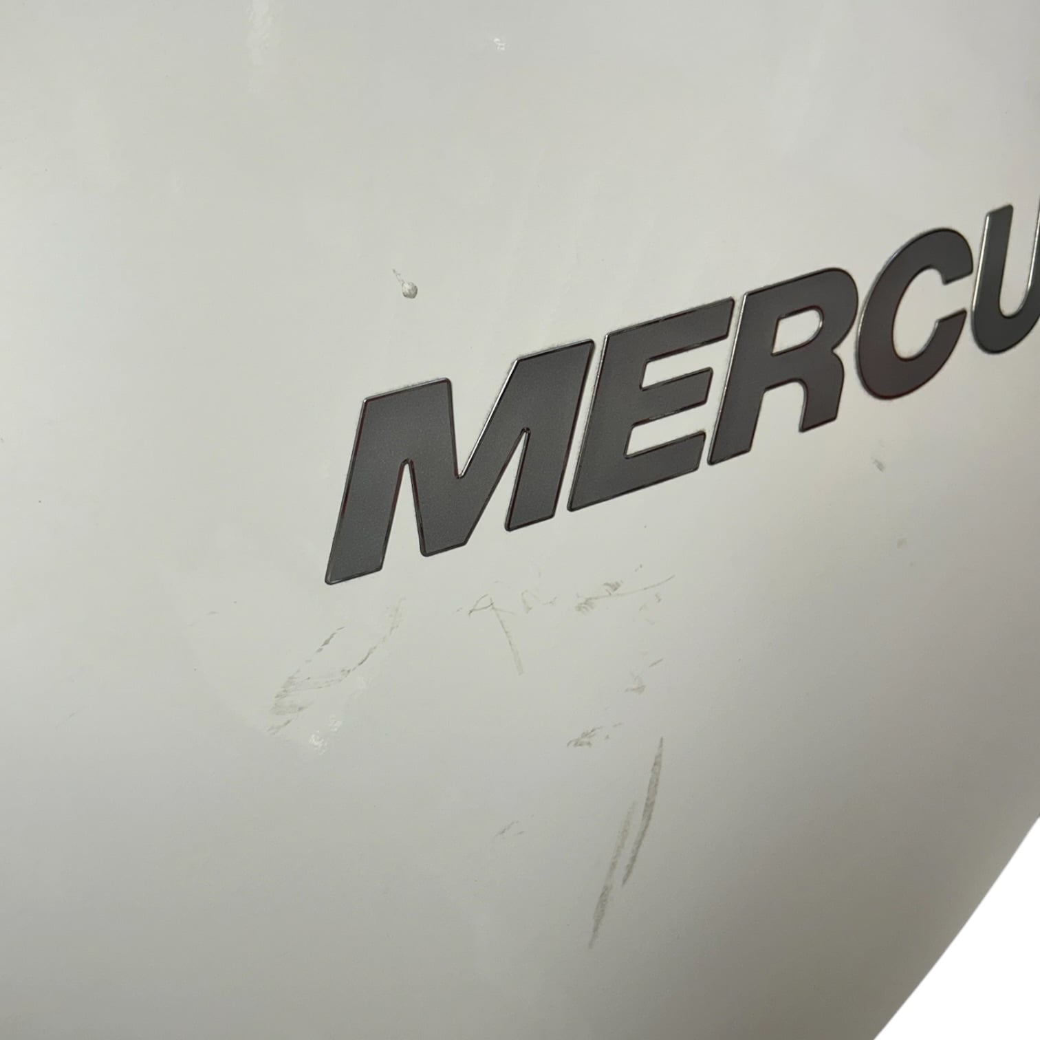 mercury-marine-200hp-v6-vented-white-top-cowling-engine-cover-damage-felix-ommo33069-20260818-101706-255249