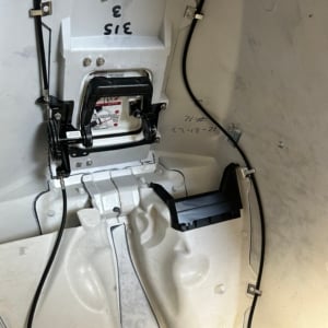 mercury-marine-200hp-v6-vented-white-top-cowling-engine-cover-damage-felix-ommo33069-20260818-101715-812111
