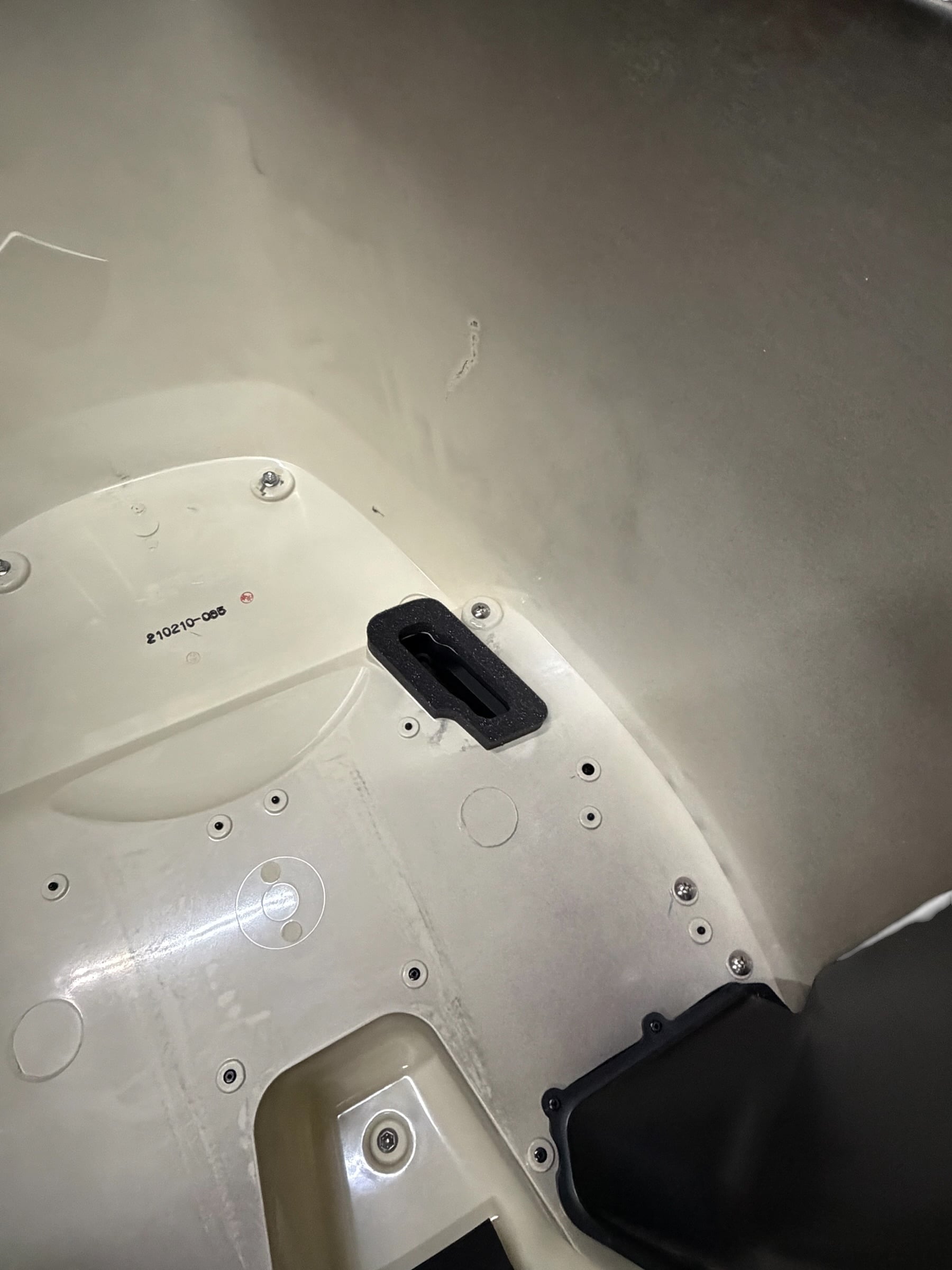 suzuki-df250a-df300a-outboard-engine-cowling-cover-61420-98841-yay-blem-brandon-y-20260818-095626-213060