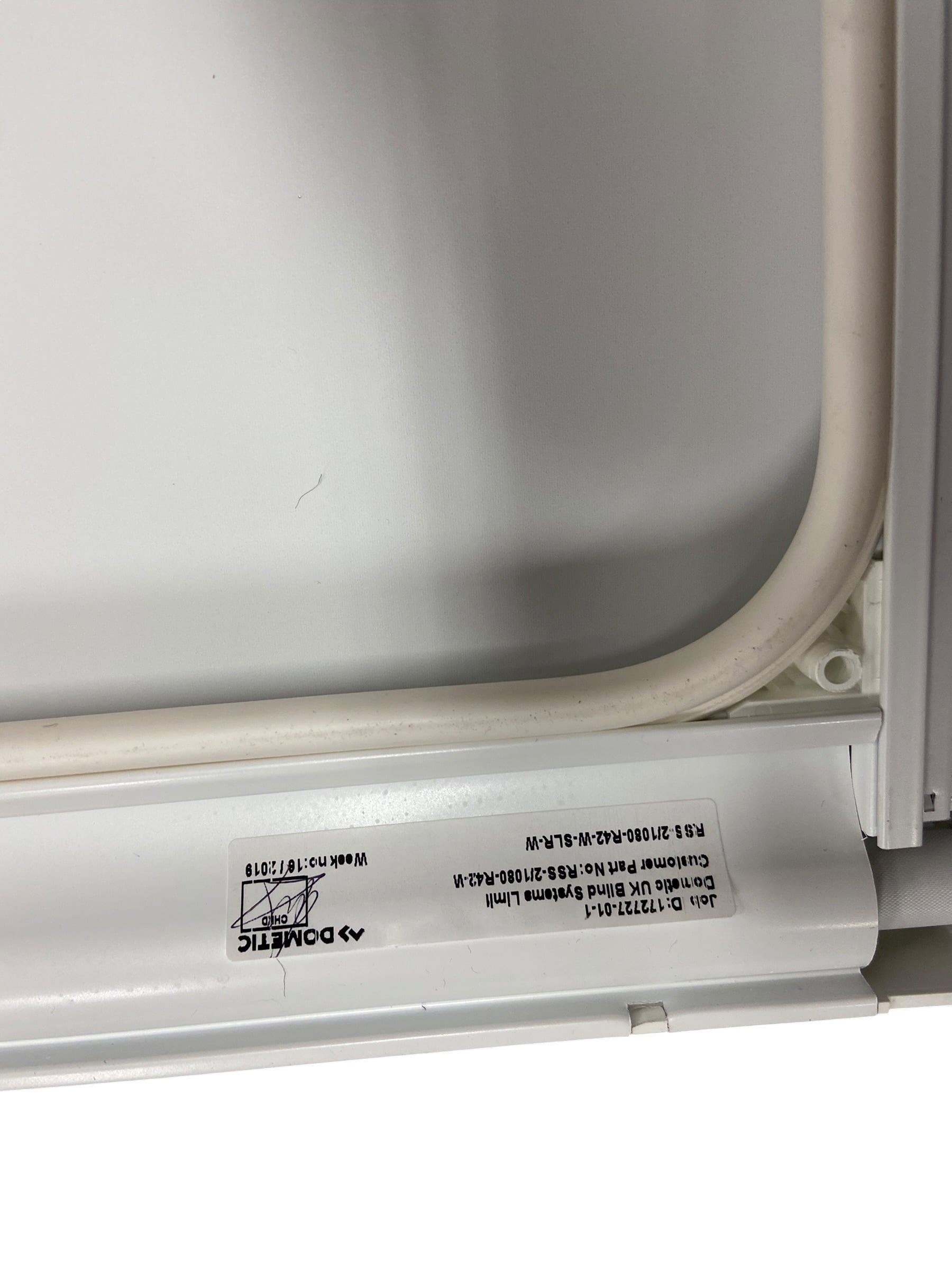 dometic-oceanair-skyscreen-roller-recessed-insect-screen-and-blackout-blind-rubby-pueyo-20260922-171218-422121