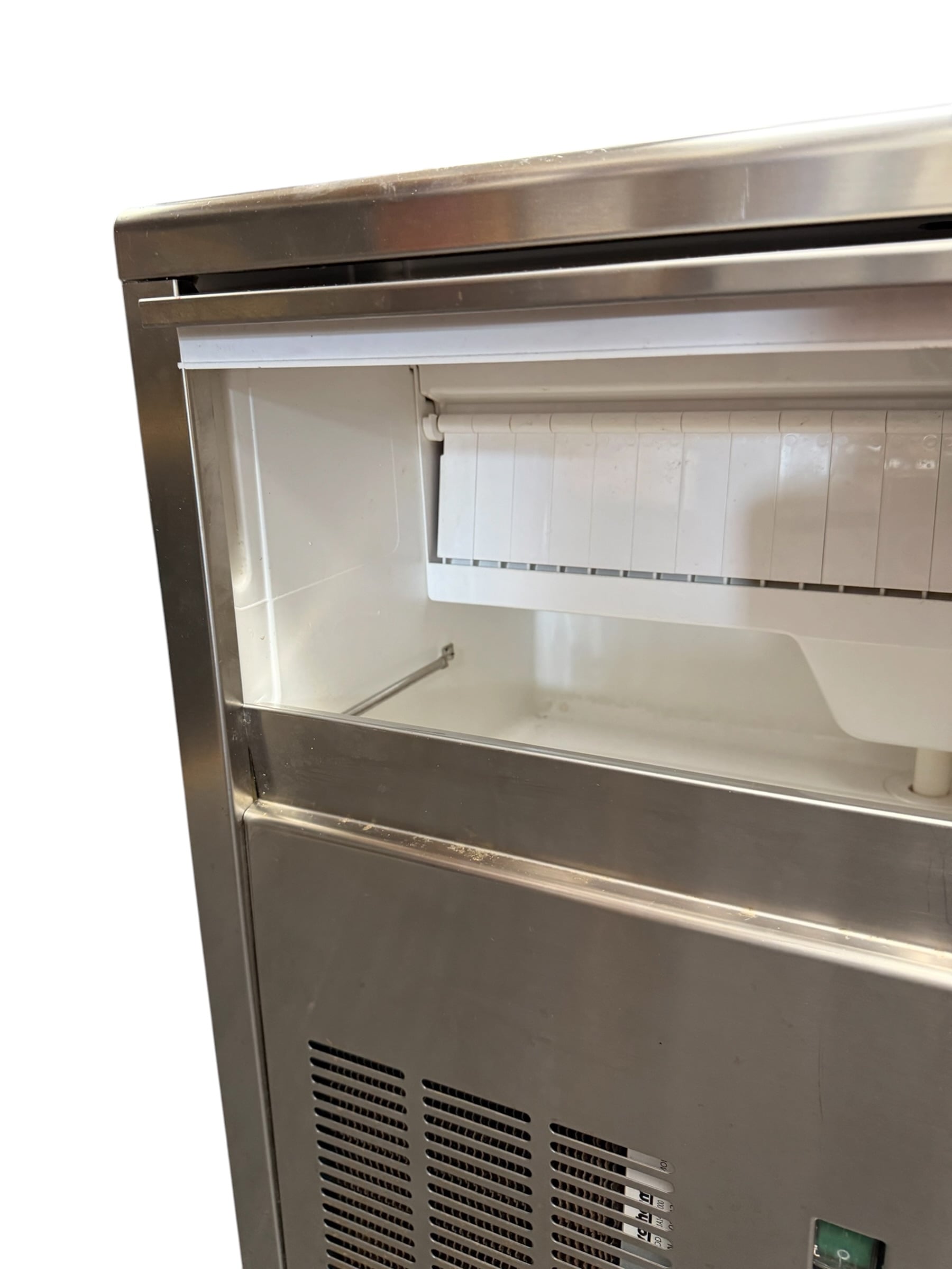 isotherm-icedrink-clear-wt-marine-ice-maker-110-115v-60hz-r452a-see-info-brandon-y-20260922-170924-899234