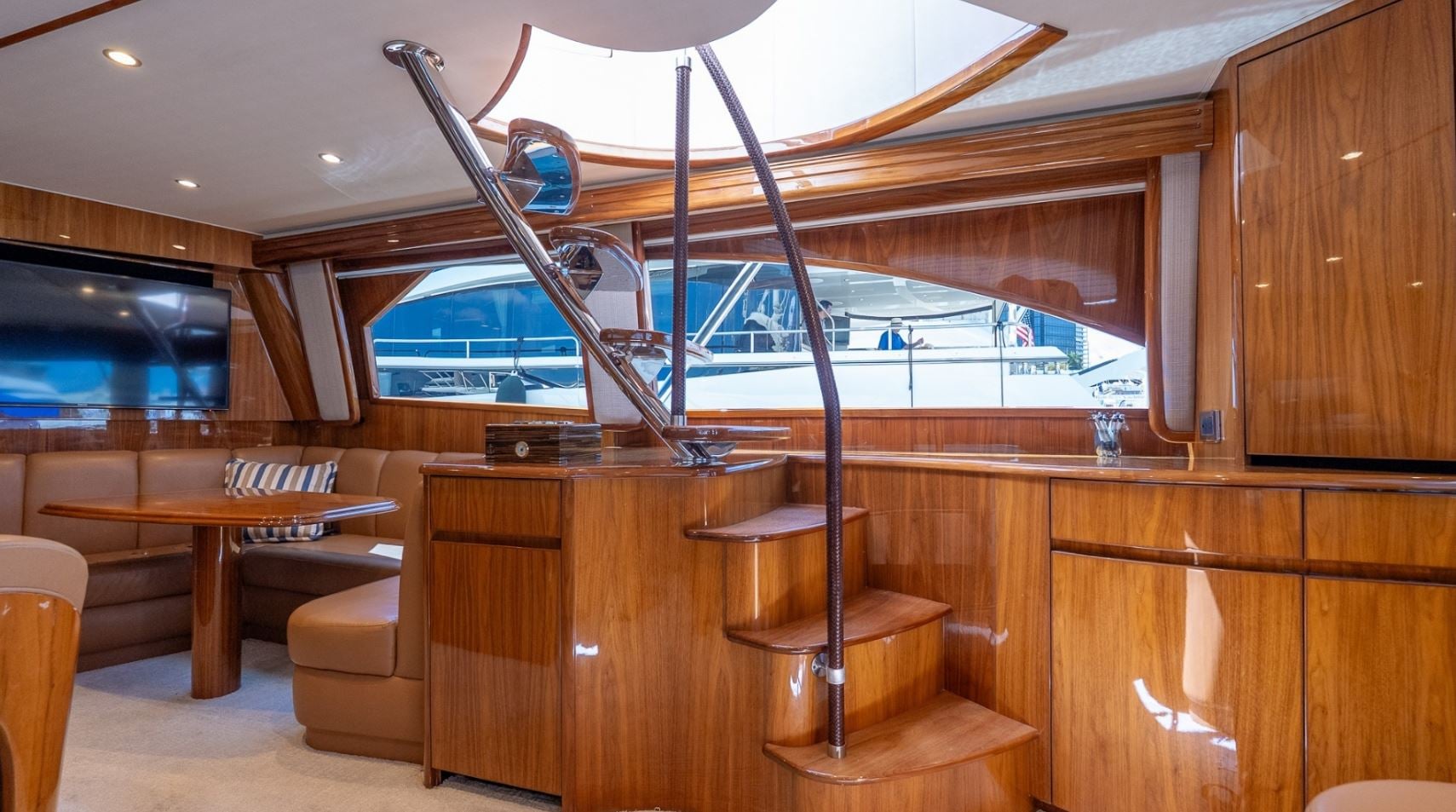 viking-yachts-62-convertible-4-step-spiral-stainless-steel-polished-staircase-brandon-y-20260924-105453-996190